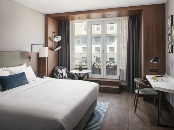 Prague Marriott Hotel : photo 3 de la chambre chambre club lit king-size avec balcon et accès au m club