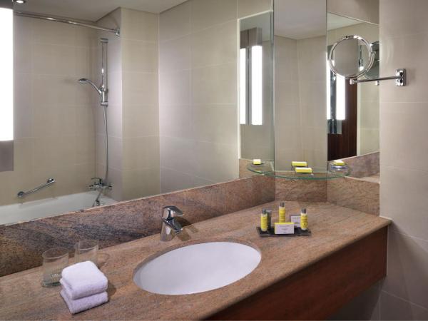 Prague Marriott Hotel : photo 1 de la chambre suite familiale avec canapé