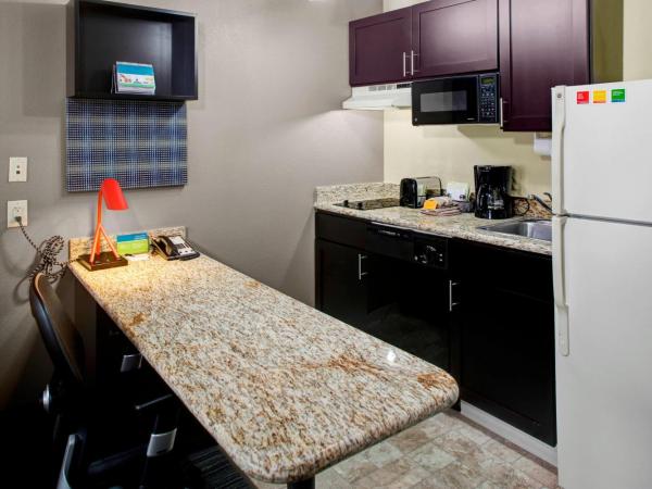 TownePlace Suites Atlanta Buckhead : photo 3 de la chambre studio lit queen-size avec canapé-lit