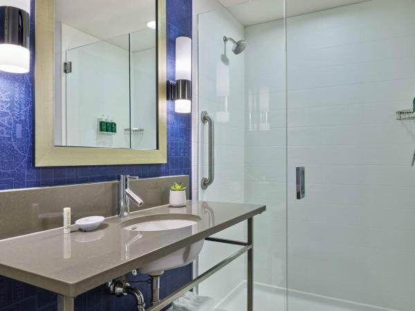 SpringHill Suites by Marriott Denver Downtown : photo 5 de la chambre studio lit king-size avec canapé-lit