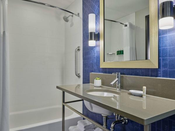 SpringHill Suites by Marriott Denver Downtown : photo 6 de la chambre studio lit king-size avec canapé-lit