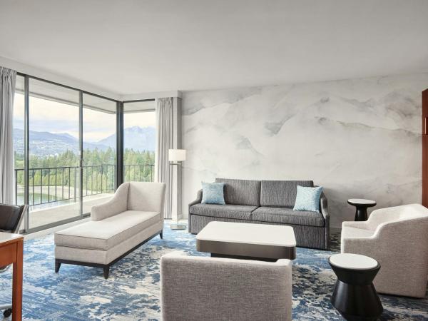 The Westin Bayshore, Vancouver : photo 1 de la chambre suite panoramique avec 1 chambre lit king-size et canapé-lit - vue sur port et montagne