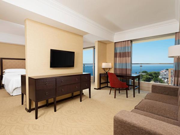 Sheraton Grand Rio Hotel & Resort : photo 4 de la chambre grande chambre familiale lit king-size avec canapé-lit et balcon