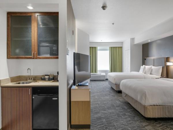 SpringHill Suites by Marriott Sacramento Natomas : photo 3 de la chambre suite 2 lits queen-size avec canapé-lit et lit gigogne