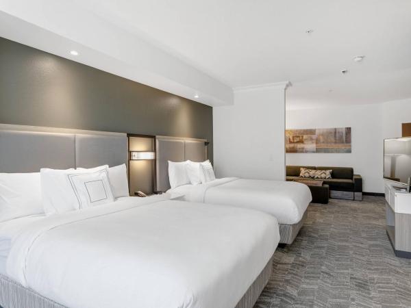 SpringHill Suites by Marriott Sacramento Natomas : photo 4 de la chambre suite 2 lits queen-size avec canapé-lit et lit gigogne