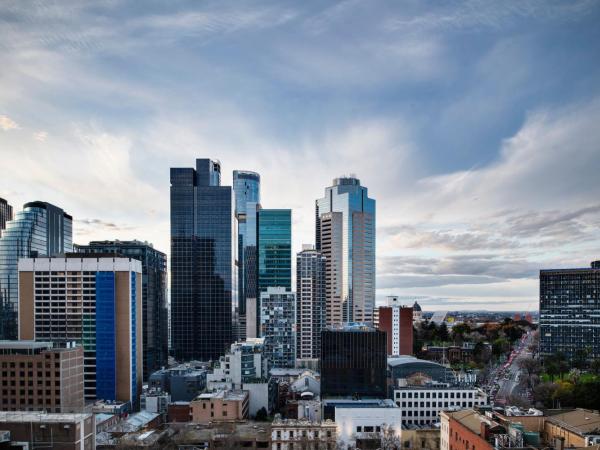 Sheraton Melbourne Hotel : photo 1 de la chambre chambre lit king-size supérieure - vue sur ville