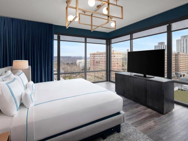 The Oaklander Hotel, Autograph Collection : photo 3 de la chambre corner guest room with king bed and university view