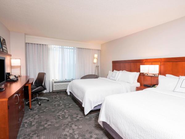 Courtyard Louisville Downtown : photo 1 de la chambre chambre double avec 2 lits doubles