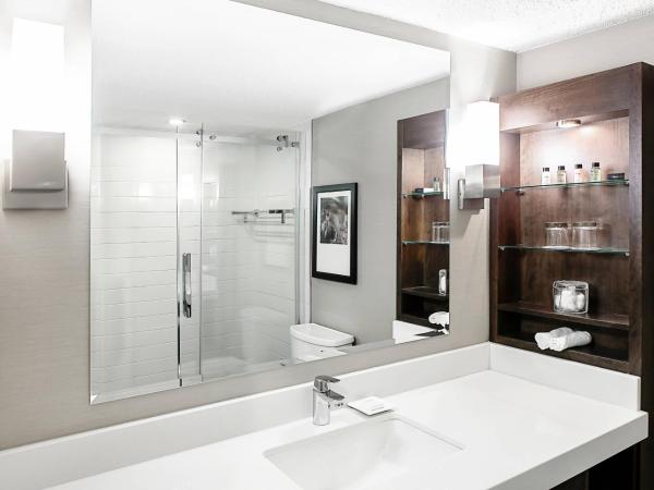 Delta Hotels by Marriott Quebec : photo 3 de la chambre chambre lit king-size