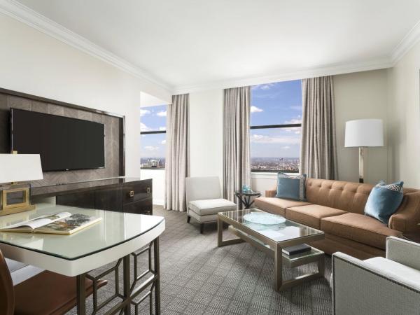The Ritz-Carlton, Philadelphia : photo 2 de la chambre suite 1 chambre lit king-size avec canapé-lit - vue sur mairie - accès au salon club