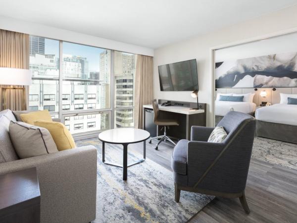 Delta Hotels by Marriott Vancouver Downtown Suites : photo 1 de la chambre suite avec 2 lits queen-size et canapé-lit