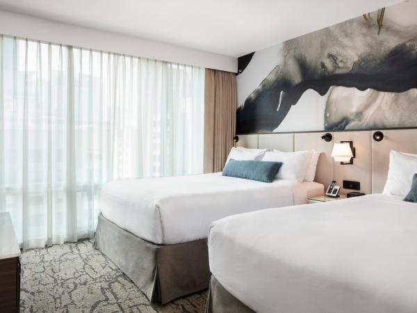 Delta Hotels by Marriott Vancouver Downtown Suites : photo 2 de la chambre suite avec 2 lits queen-size et canapé-lit
