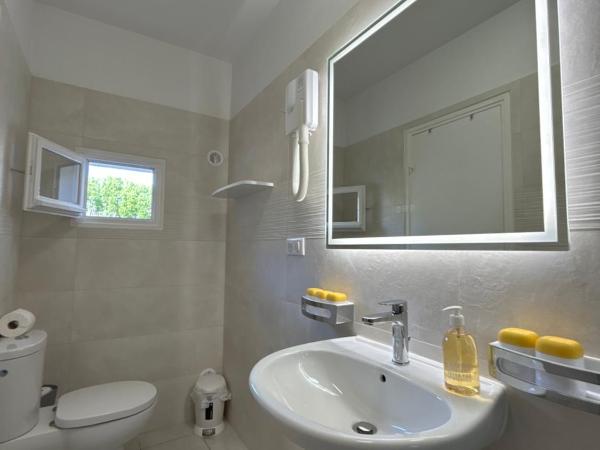 Hotel Punta e Mare des Chambres ou Appartements T2 : photo 5 de la chambre chambre familiale avec terrasse