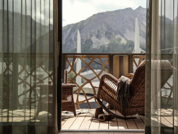 Valsana Hotel Arosa : photo 1 de la chambre suite junior panorama avec balcon - vue sur lac