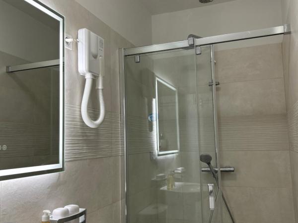 Hotel Punta e Mare des Chambres ou Appartements T2 : photo 6 de la chambre chambre quadruple avec terrasse