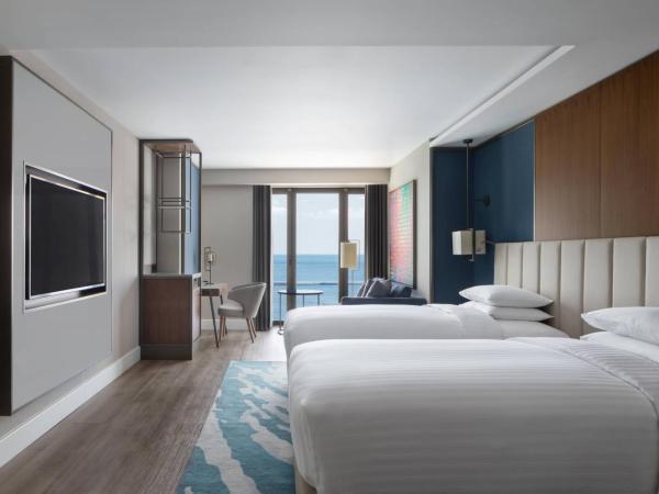 Izmir Marriott Hotel : photo 1 de la chambre chambre exécutive lits jumeaux avec accès au salon exécutif - vue sur mer
