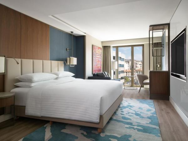 Izmir Marriott Hotel : photo 1 de la chambre chambre lit king-size exécutive avec accès au salon exécutif - vue sur ville