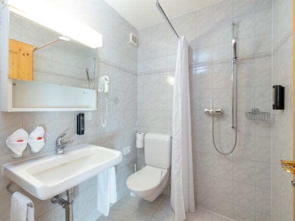 Berghotel Randolins : photo 3 de la chambre broom closet