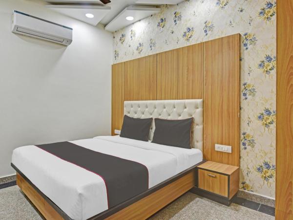 Super Collection O Hotel Greenleaf : photo 1 de la chambre chambre triple deluxe