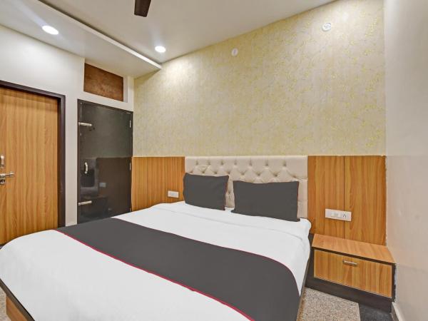 Super Collection O Hotel Greenleaf : photo 2 de la chambre chambre triple deluxe