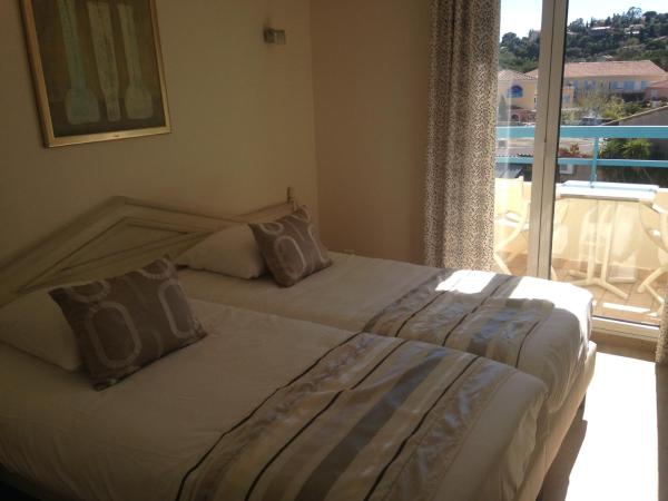 Hôtel Méditerranée : photo 2 de la chambre chambre lits jumeaux - vue latérale sur mer - deuxième Étage