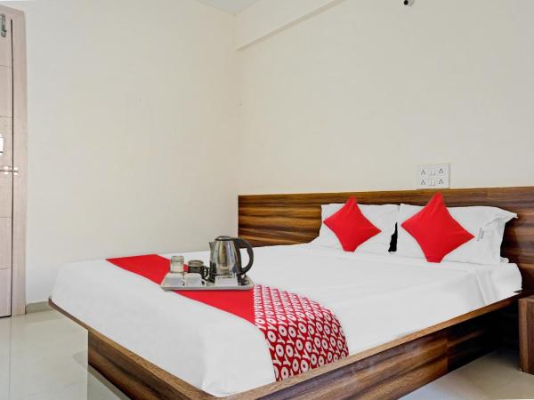 SPOT ON Swarg Executive Paradise Near Fun Time Multiplex : photo 1 de la chambre chambre triple classique