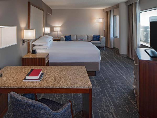 Hyatt Regency Denver Tech Center : photo 7 de la chambre chambre lit king-size pour personnes à mobilité réduite avec douche accessible aux personnes à mobilité réduite