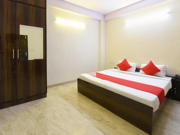 OYO Club Residency Near Tdi Mall : photo 1 de la chambre chambre triple classique