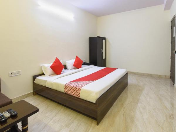 OYO Club Residency Near Tdi Mall : photo 2 de la chambre chambre triple classique