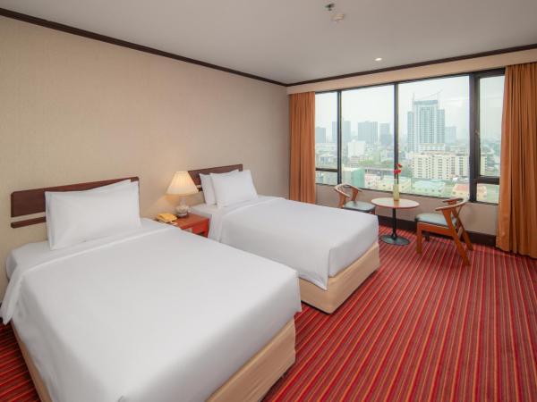 Alexander Hotel : photo 4 de la chambre chambre double supérieure avec deux lits doubles