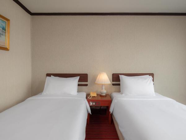 Alexander Hotel : photo 5 de la chambre chambre double supérieure avec deux lits doubles