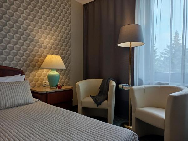 Booking Hotel Crown Piast & Spa : photo 1 de la chambre chambre lit king-size