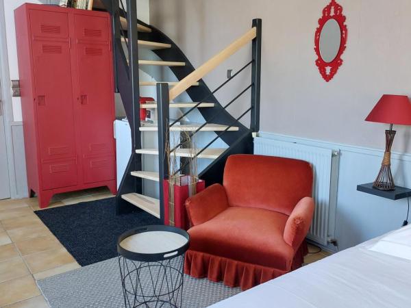 Chambres d'Hôtes de l'Ile du Saule : photo 5 de la chambre chambre familiale - vue sur jardin