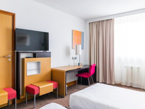 Novotel Kraków City West : photo 4 de la chambre chambre supérieure avec deux lits simples
