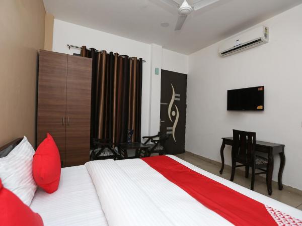 OYO Mahak Residency : photo 8 de la chambre chambre double standard