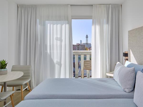 INNSiDE by Meliá Barcelona Apolo : photo 4 de la chambre chambre connecting the studio avec balcon