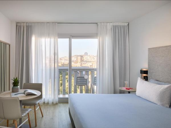 INNSiDE by Meliá Barcelona Apolo : photo 4 de la chambre hébergement communicant - maison de ville avec balcon connectée à studio avec vue sur ville