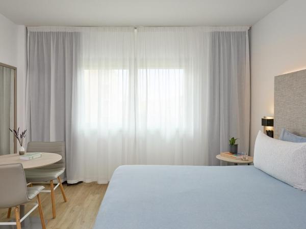 INNSiDE by Meliá Barcelona Apolo : photo 4 de la chambre chambre connecting the townhouse & the studio - vue sur ville
