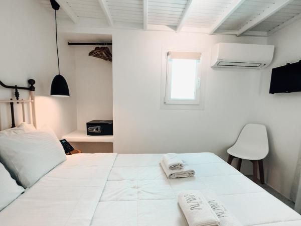 Alana Mykonos : photo 10 de la chambre chambre cosy avec balcon - vue sur chora