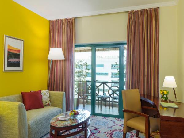 Coral Dubai Deira Hotel : photo 2 de la chambre chambre lits jumeaux avec balcon