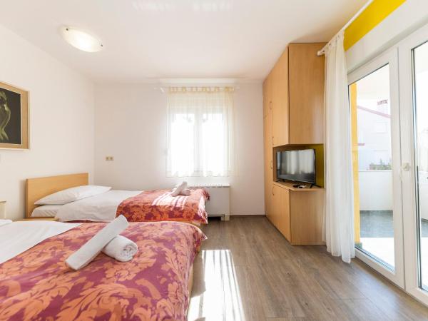 Guesthouse Villa Irena : photo 1 de la chambre studio avec balcon