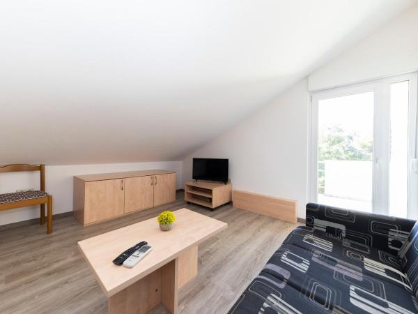 Guesthouse Villa Irena : photo 8 de la chambre appartement 1 chambre avec balcon