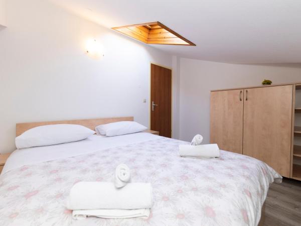 Guesthouse Villa Irena : photo 9 de la chambre appartement 2 chambres avec balcon