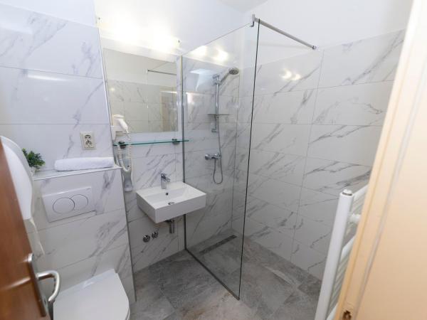 Guesthouse Villa Irena : photo 1 de la chambre chambre double