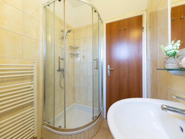 Guesthouse Villa Irena : photo 1 de la chambre studio avec balcon