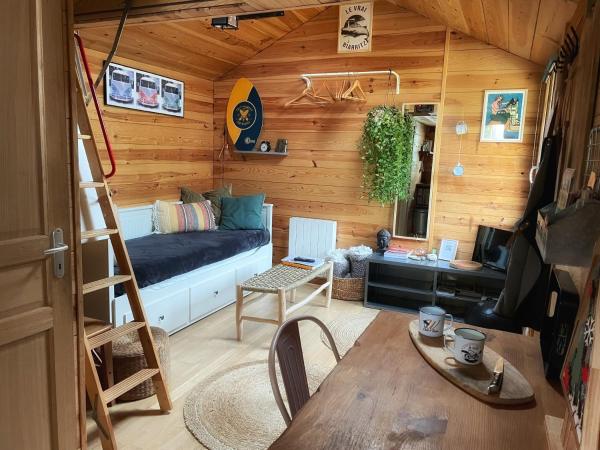 La Wodapalousa, Surf & Crossfit Guesthouse, 800m from Beach : photo 8 de la chambre chalet