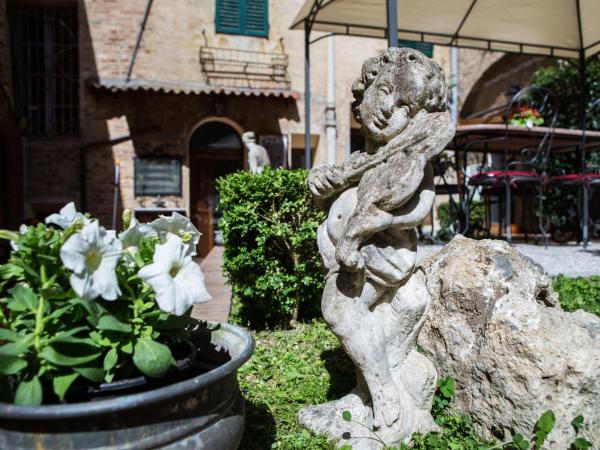 Piazza Paradiso Accommodation : photo 8 de la chambre studio - bâtiment séparé