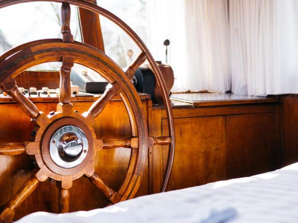 Botel Maastricht : photo 7 de la chambre chambre double – vue sur lac