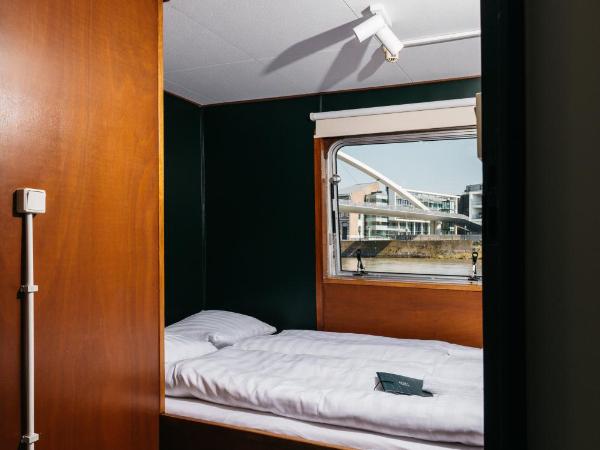 Botel Maastricht : photo 4 de la chambre chambre double avec salle de bains privative