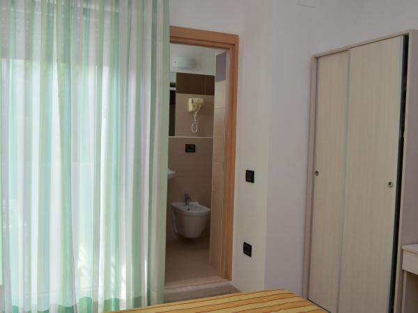 Hotel Golf ***S : photo 5 de la chambre chambre double ou lits jumeaux confort avec balcon